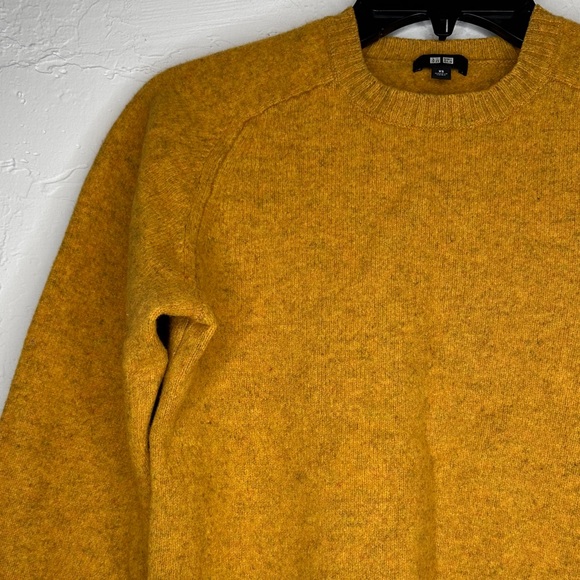 Uniqlo Women's Mustard Crewneck Sweater - Picture 4 of 8